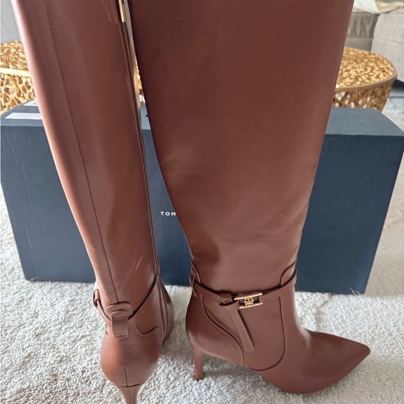 Tommy Hilfiger Brown Heeled Boots with Gold Buckle NWOT with box.Fits size 7 - Picture 2 of 11